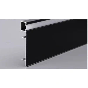 Aluminium-Sockelleistenprofil für LED-Streifen F3, schwarz eloxiert, mit opaler Abdeckung, 80 × 18 mm